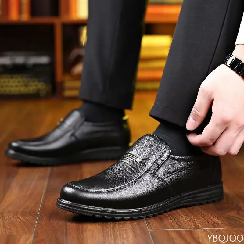 Men's Fashion soft soled shoes Luxury Formal Leather Shoes Men Breathable Loafers Slip on Black Driving Male Shoes Zapatos Homme